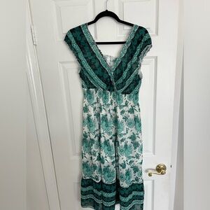 Green/White Print Knee-Length Dress